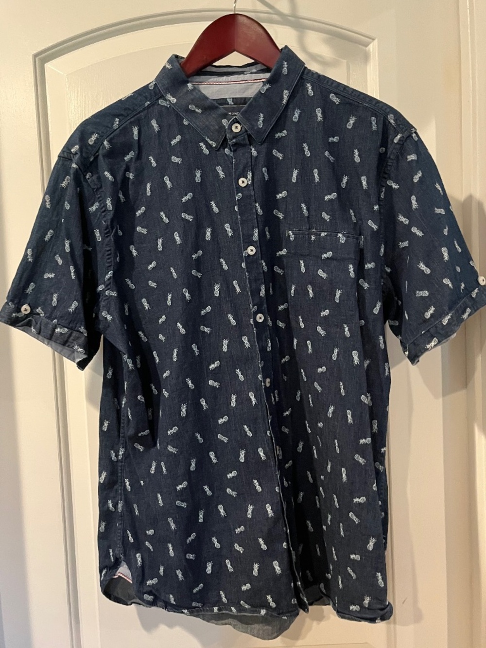 NWOT Seven Diamonds Pineapple Oxford